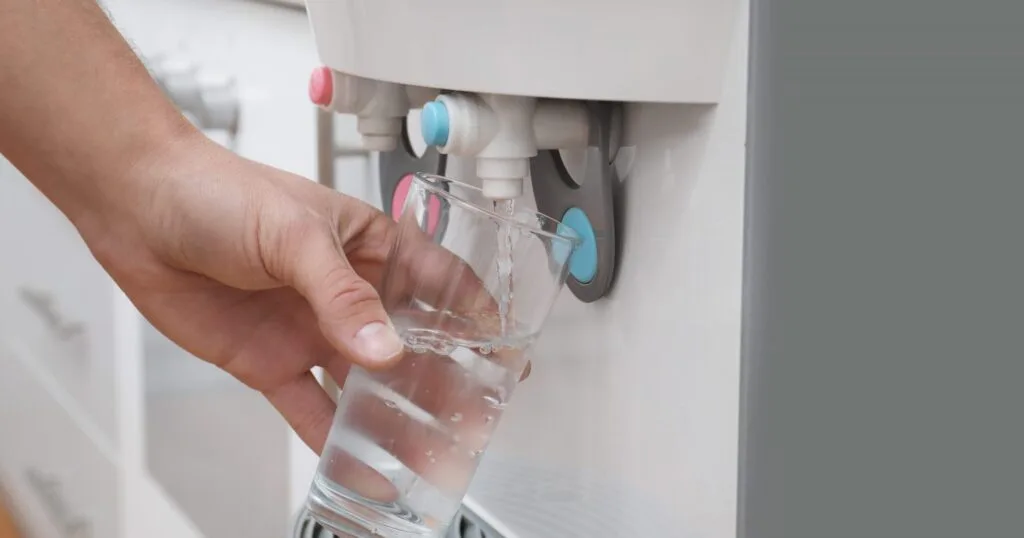 Dispensador de agua que gotea